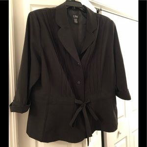 Black dressy/casual front tie pleat front jacket